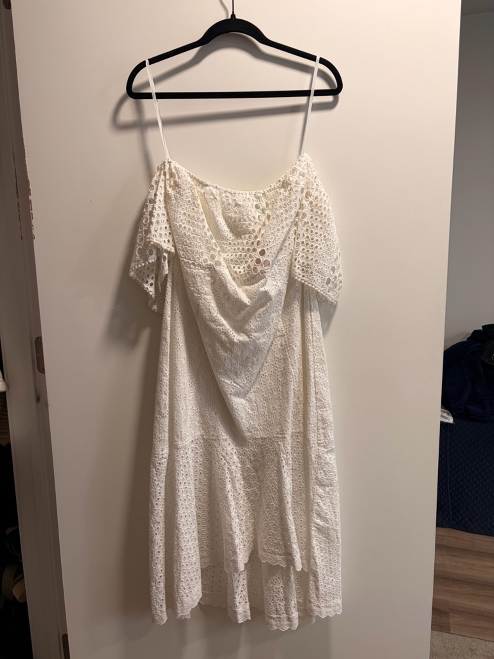 New ✨ FARM Rio White Lace High-Low Off-Shoulder Dress